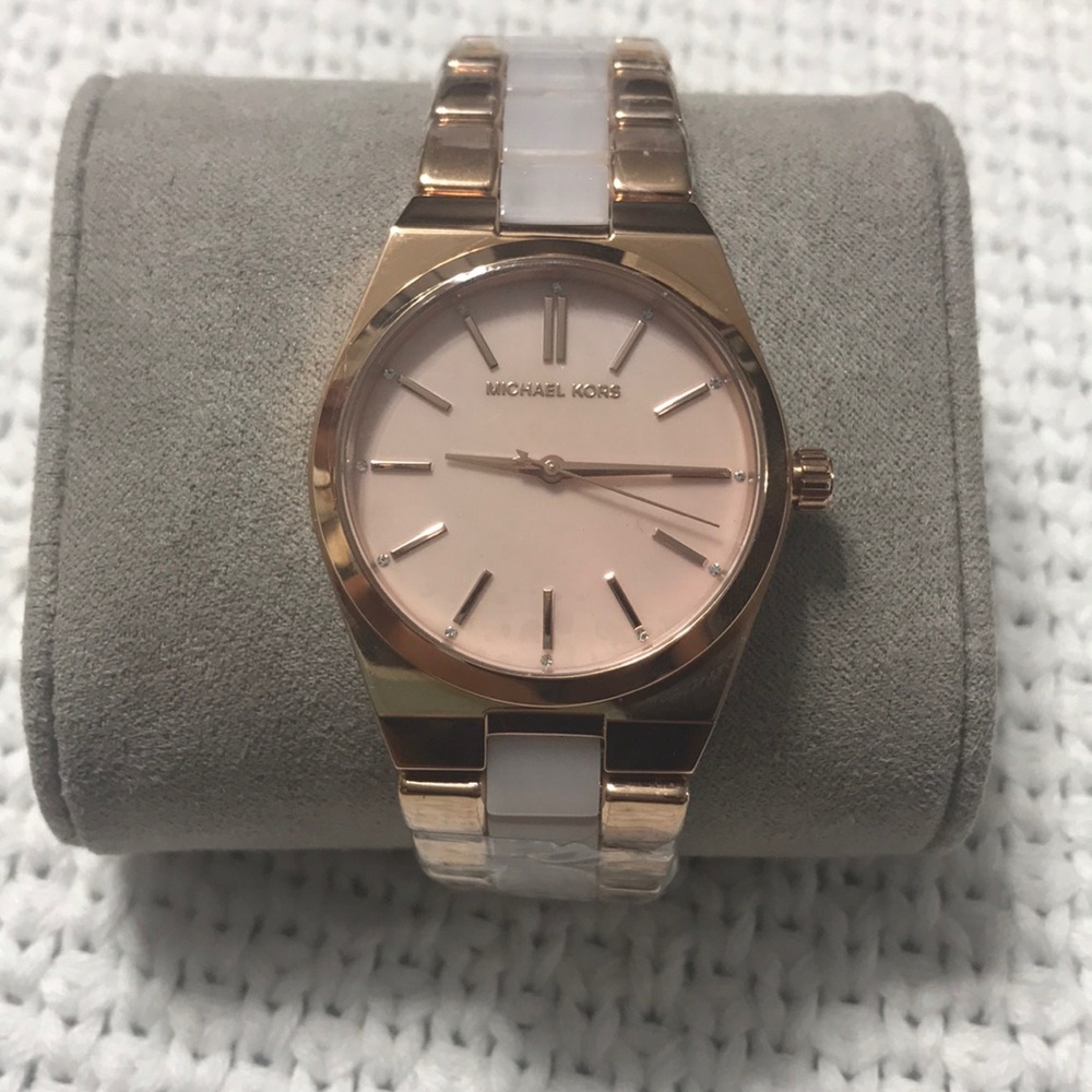 Michael Kors Rose Gold Watch - Picture 2 of 5